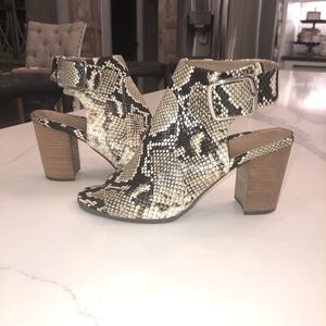 Vionic Cheyenne Suede Leather Stacked Heel Mules Sz 9, gently worn